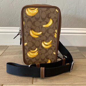 🍌 Coach Sullivan Pack In Signature Canvas With Banana Print